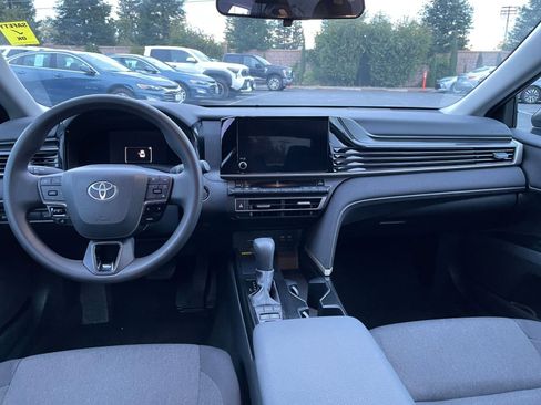 Used 2025 Toyota Camry LE image 27