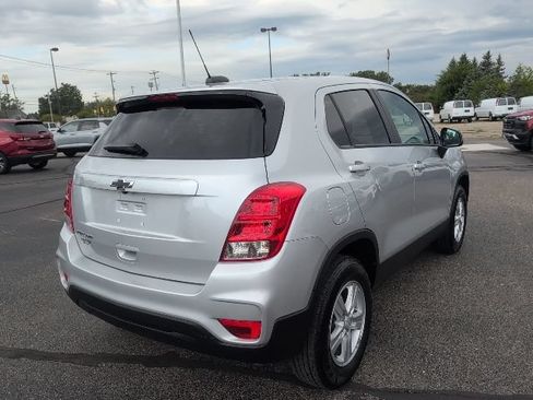 Used 2022 Chevrolet Trax LS w/ Tint and Cruise Package AWD/4WD image 6