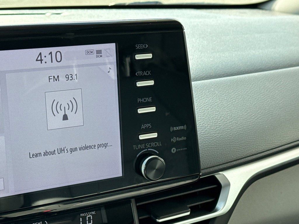 Certified 2023 Toyota Sienna XLE FWD image 25