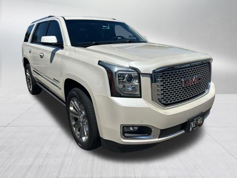 Used 2015 GMC Yukon Denali w/ Touring Package AWD/4WD image 11