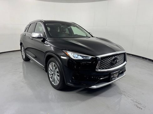 Used 2023 INFINITI QX50 Luxe w/ Accent Package AWD/4WD image 3