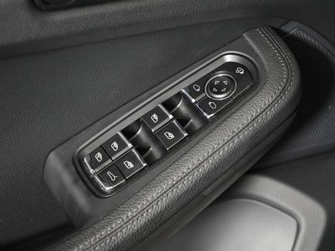 Certified 2023 Porsche Macan AWD/4WD image 18