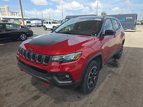 Used 2025 Jeep Compass Trailhawk AWD/4WD image 2
