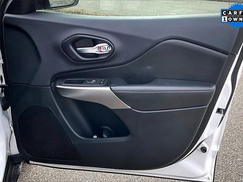 Used 2019 Jeep Cherokee Limited image 21