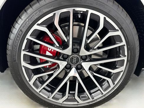 New 2025 Audi SQ5 Prestige image 31