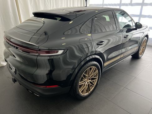 Certified 2025 Porsche Cayenne Coupe image 9