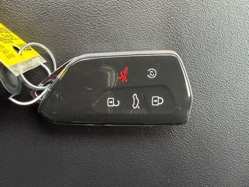 Used 2025 Volkswagen Atlas SE FWD image 37