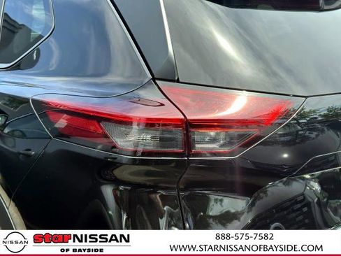 Certified 2022 Nissan Rogue SV image 7