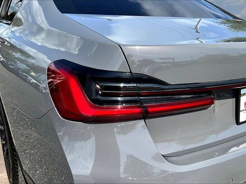 Used 2020 BMW 740i w/ M Sport Package RWD image 23