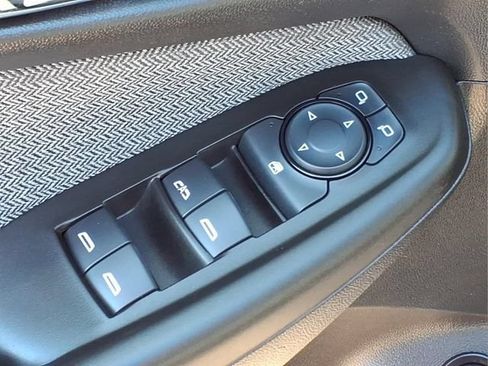 Used 2025 Chevrolet TrailBlazer LT w/ Convenience Package FWD image 16