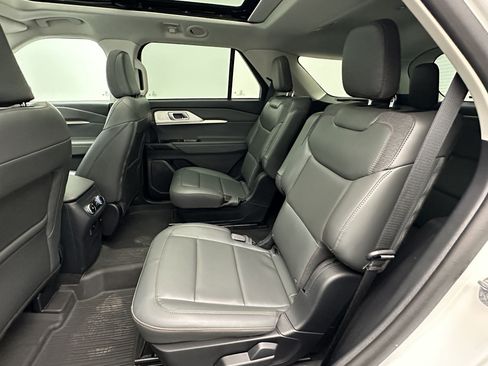 Used 2025 Ford Explorer Active w/ Active Comfort Package AWD/4WD image 21