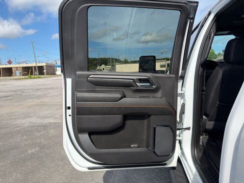 Used 2024 GMC Sierra 2500 AT4 w/ AT4 Premium Plus Package AWD/4WD image 12