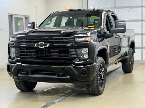 Used 2026 Chevrolet Silverado 2500 Custom w/ Custom Blackout Package AWD/4WD image 3