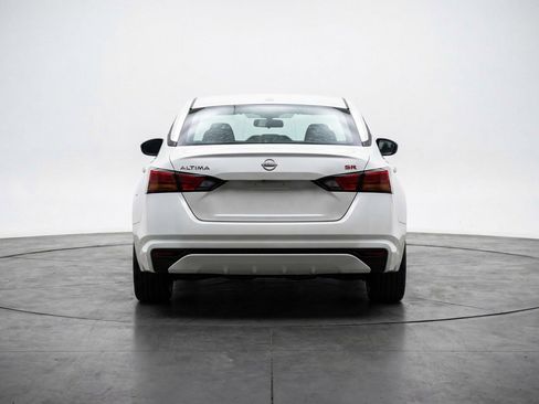 Used 2025 Nissan Altima 2.5 SR w/ SR Premium Package image 7