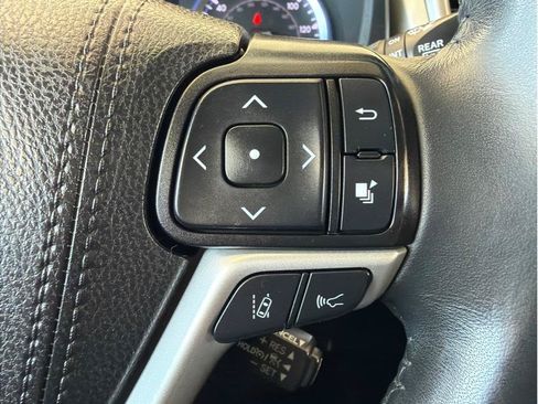 Used 2019 Toyota Highlander XLE AWD/4WD image 19