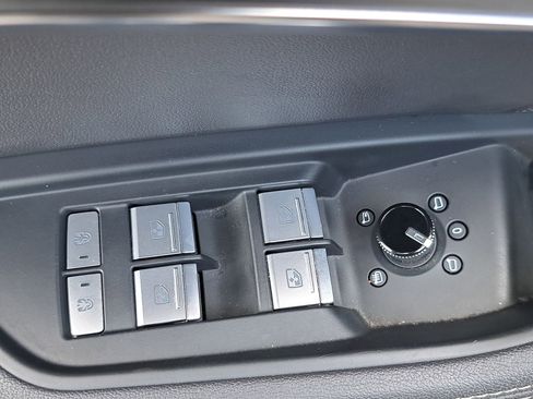 Certified 2023 Audi e-tron Premium Plus w/ Premium Plus Package AWD/4WD image 31