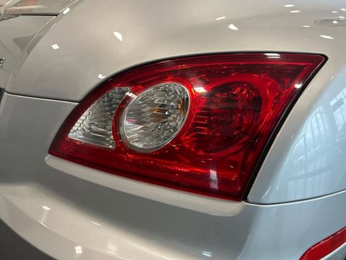 Used 2007 Chrysler Crossfire Limited image 32