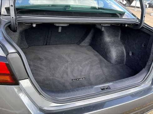Used 2025 Nissan Altima 2.5 SV FWD image 16