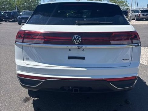 Used 2024 Volkswagen Atlas Cross Sport SE AWD/4WD image 4