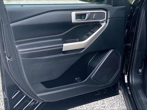 Used 2022 Ford Explorer XLT w/ Equipment Group 202A AWD/4WD image 21