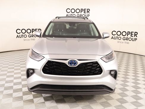 Used 2023 Toyota Highlander XLE FWD image 9