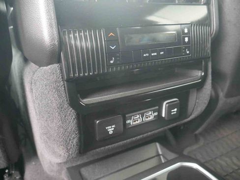 Used 2024 Jeep Wagoneer Series III image 17