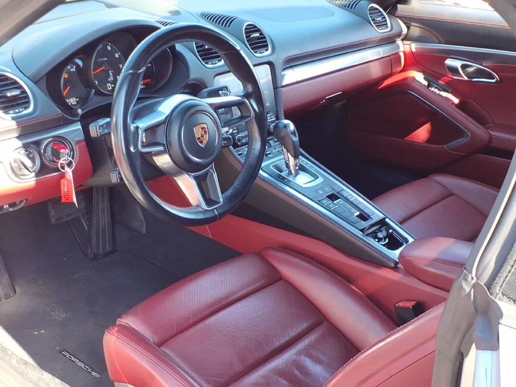 Used 2017 Porsche 718 Boxster RWD image 16