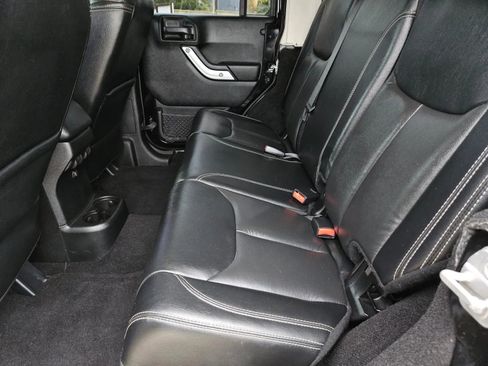 Used 2017 Jeep Wrangler Unlimited Rubicon w/ Connectivity Group image 26