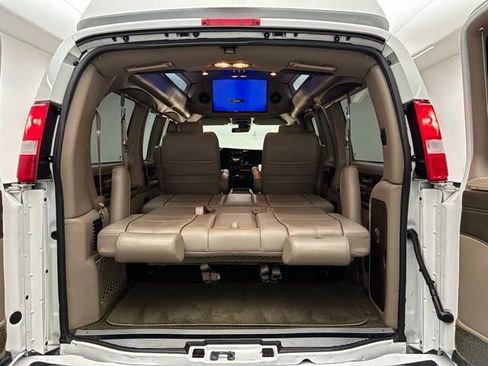 Used 2019 GMC Savana 2500 RWD image 11