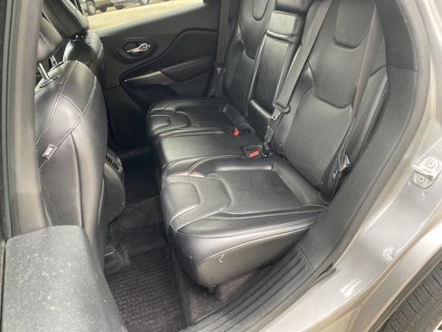 Used 2019 Jeep Cherokee Limited AWD/4WD image 19