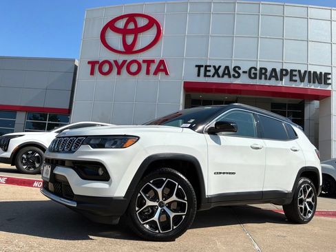 Used 2025 Jeep Compass Limited AWD/4WD image 2