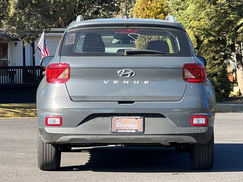 Certified 2025 Hyundai Venue SEL image 5