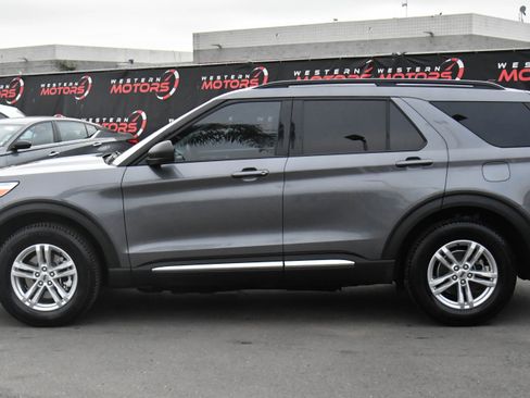 Used 2022 Ford Explorer XLT w/ Equipment Group 202A image 4