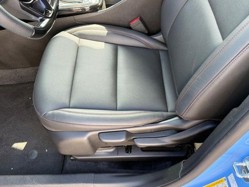 Used 2024 Chevrolet Trax RS w/ Sunroof Package FWD image 17