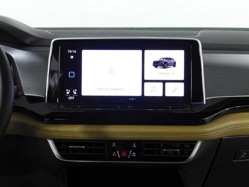 Certified 2025 Volkswagen Atlas Cross Sport SE FWD image 25