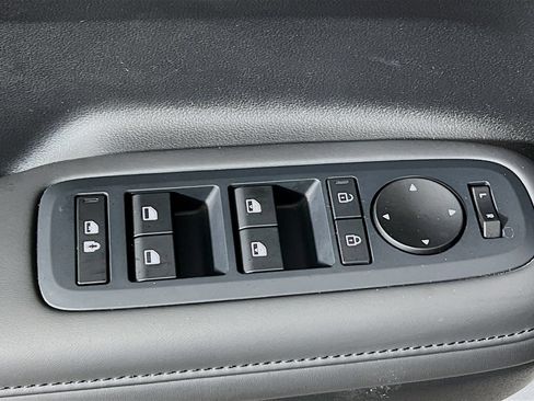 Used 2025 Hyundai Santa Fe SEL AWD/4WD image 16