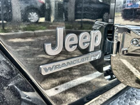 Used 2021 Jeep Wrangler Sport image 8