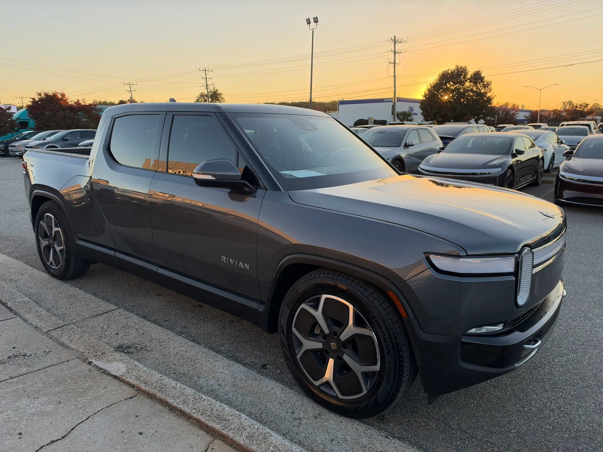 Used 2024 Rivian R1T Adventure Dual AWD/4WD image 28