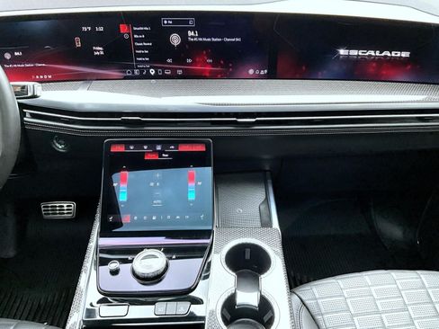 Certified 2025 Cadillac Escalade V w/ LPO, ONYX Package AWD/4WD image 19