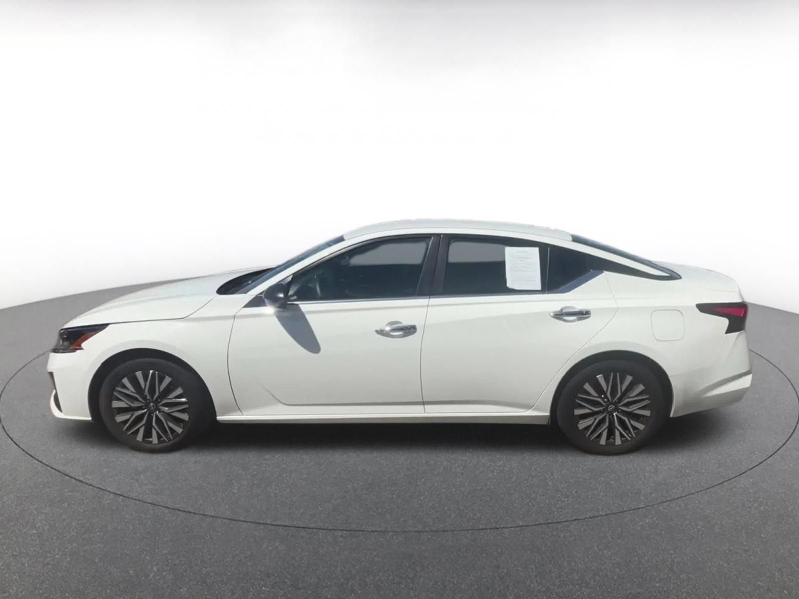 Used 2025 Nissan Altima 2.5 SV FWD image 8