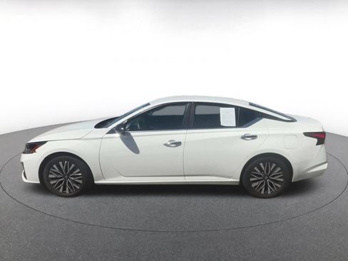 Used 2025 Nissan Altima 2.5 SV FWD image 8