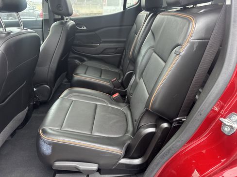 Used 2023 GMC Acadia AT4 w/ Preferred Package image 9