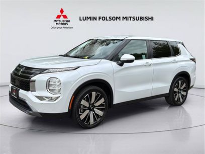 Used 2025 Mitsubishi Outlander SE