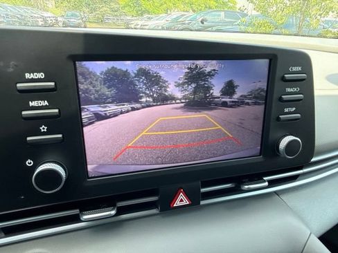 Used 2023 Hyundai Elantra SEL w/ Preferred Accessory Package FWD image 10