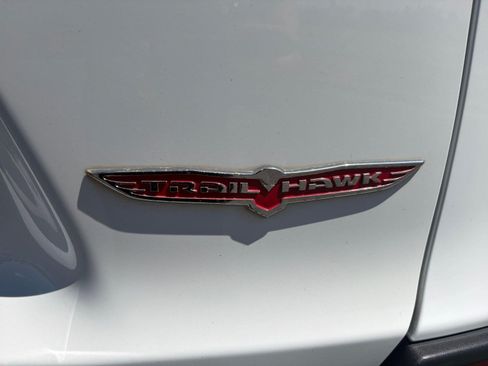 Used 2019 Jeep Cherokee Trailhawk w/ Comfort/Convenience Group AWD/4WD image 33