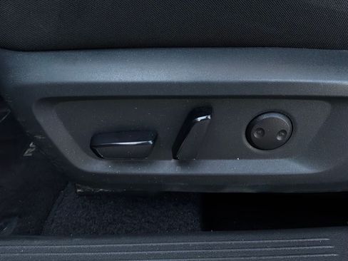 Used 2025 Nissan Rogue SV FWD image 11