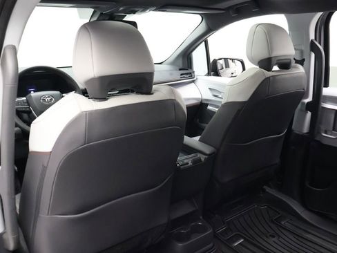Used 2024 Toyota Sienna XSE FWD image 20