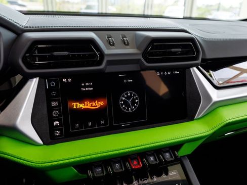 Used 2025 Lamborghini Urus SE image 46