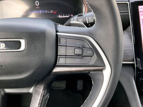 Certified 2023 Jeep Grand Cherokee Limited image 32