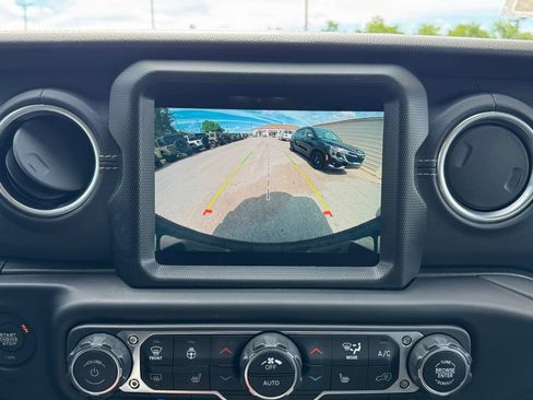 Used 2023 Jeep Wrangler Unlimited Sahara AWD/4WD image 18
